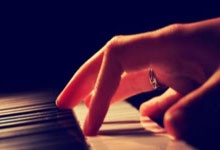 皇家马德里连续胜利，领跑积分榜